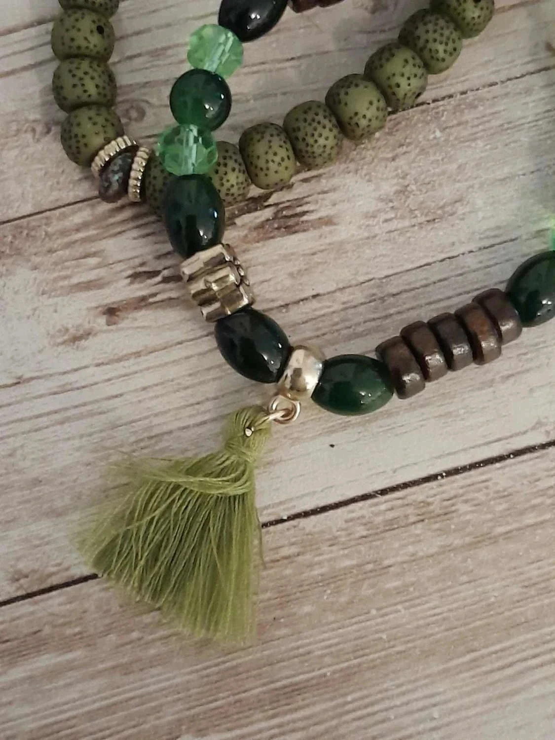 Lote de 2 pulseras, elásticas, de moda, color caqui y dorado y una verde, marrón y negra – photo 3